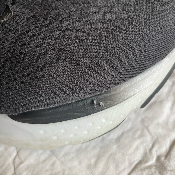 Brooks Men Black and White Athletic Running Shoes, size 12 - Picture 8 of 9